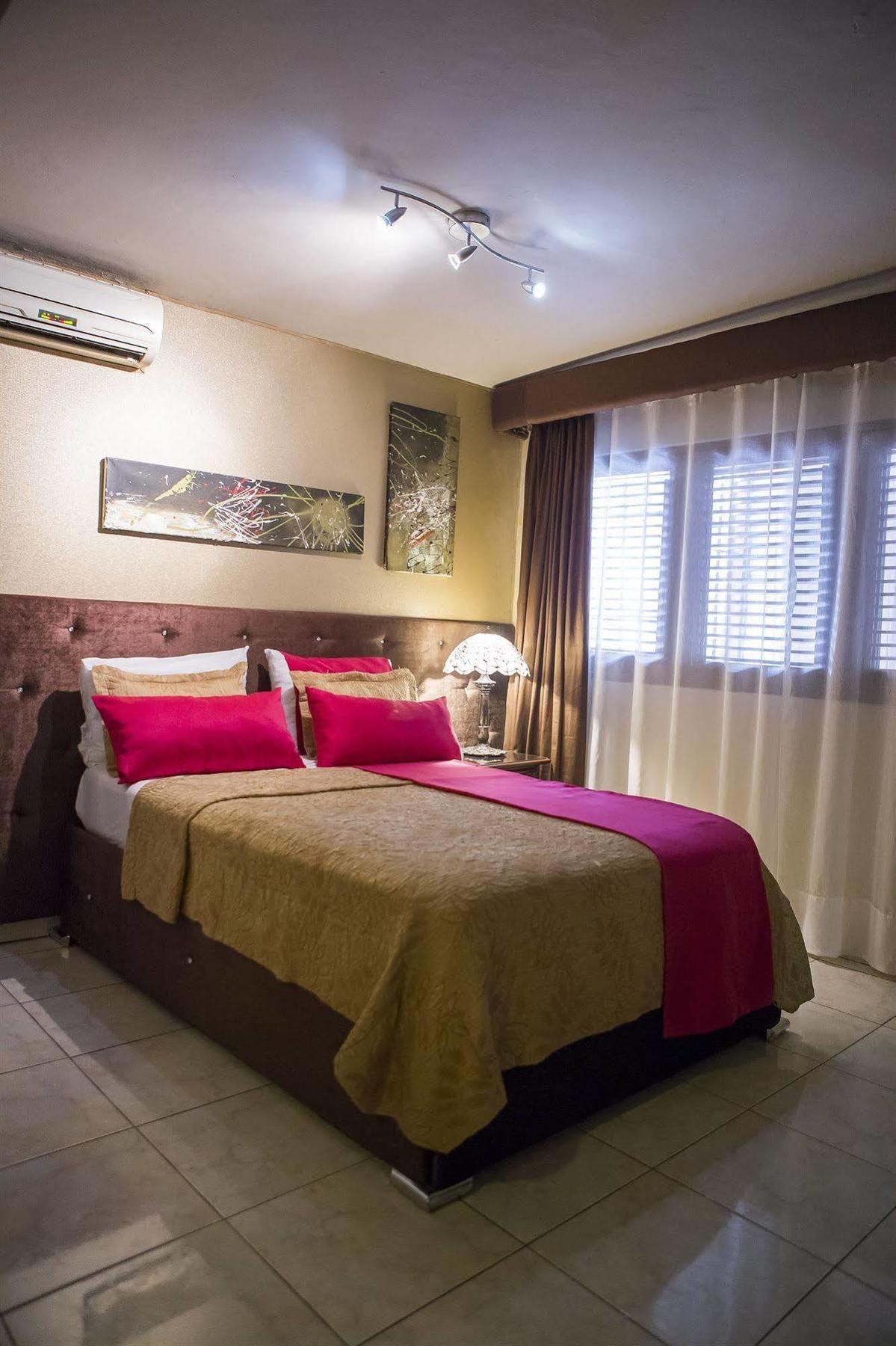 Jardines Del Teatro Hotel Santo Domingo Kültér fotó