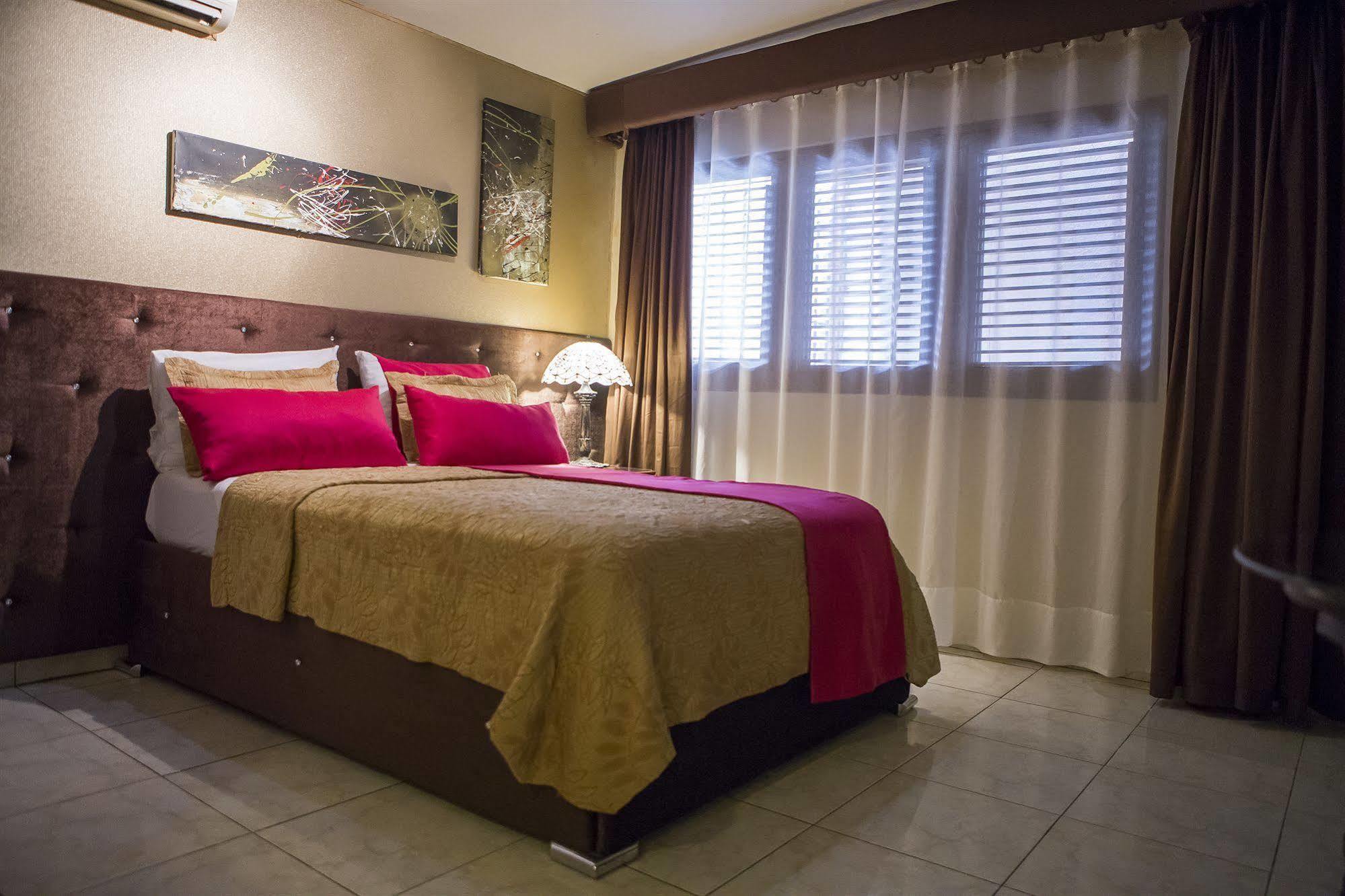 Jardines Del Teatro Hotel Santo Domingo Kültér fotó